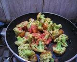 A picture of step 5 of Aloo gobi Masala.