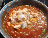Foto del paso 2 de la receta: 236. Tallarines con salmón en salsa de tomate al ajo y perejil