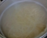 Foto del paso 1 de la receta: Espaguetis con Gulas y Gambas