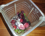 Foto del paso 1 de la receta: Licuado de frutos rojos alto en fibra