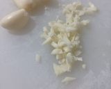 Foto langkah ke 1 dari resep Nasi Ceplok Telur dengan Scallion Oil.