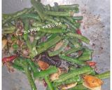 Foto langkah ke 2 dari resep Oseng Kacang Panjang Tahu Ayam.