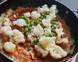 A picture of step 4 of Green peas cauliflower sabji.