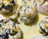 Foto del paso 9 de la receta: FILET DE 🐟MERLUZA🐟 (relleno) ARROLLADO Y CUBIERTO CON SALSA CREMA DE QUESO ROQUEFORT🧀🐟