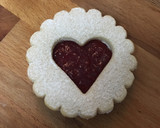 Foto del paso 9 de la receta: Galletas de mantequilla con mermelada de frambuesa