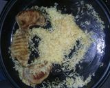 Foto del paso 3 de la receta: Chuletas de cerdo con arroz dorado a los 4quesos