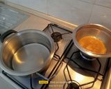 Foto del passaggio 4 della ricetta Gnocchi di carote e farina integrale con crema di peperoni e curry
