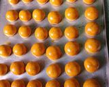 Foto langkah ke 8 dari resep Nastar Glowing Dengan Olesan Putih Telur.