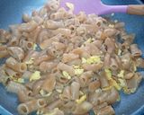 Foto langkah ke 5 dari resep Maklor Makaroni Telur.