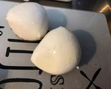 Une image de l'étape 3 de Salade de tomates à la mozzarella di buffala et pistaches.