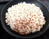 Foto del paso 2 de la receta: Botifarra amb mongetes { butifarra con alubias }