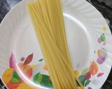 A picture of step 2 of Aglio e olio fettuccine.