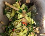 Foto langkah ke 2 dari resep Tumis Cumi Asin.