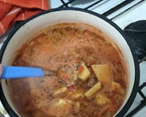 Foto del paso 3 de la receta: Guiso con carne, papas y fideos rulitos