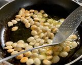 Foto del paso 3 de la receta: Como freír almendra marcona