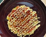 A picture of step 7 of Japanese pork and cabbage okonomiyaki (Butatama 豚玉お好み焼き).