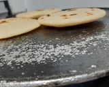 Foto del paso 5 de la receta: Arepa rellena con vegetales frescos y queso # menosde10