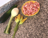 Foto del paso 2 de la receta: Risotto de calabacín y sus flores