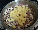 Foto del paso 3 de la receta: Patatas con champiñones y bacon. Fácil, rápido y sencillo
