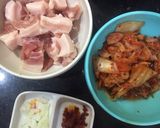 Hình bước làm 1 của món Canh kim chi thịt lợn