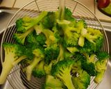 Foto langkah ke 3 dari resep Brokoli cah tahu sutra.
