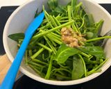 Hình bước làm 3 của món Mực Xào Chao Rau Muống