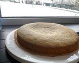 Hình bước làm 2 của món Mandeln Kuchen (bánh gatô hạnh nhân)Trang trí hạt, trái cây tuỳ thích. Mình thích trang trí dâu