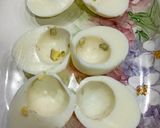 Foto del paso 2 de la receta: Huevos rellenos económicos y muy fáciles 😃