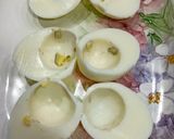 Foto del paso 2 de la receta: Huevos rellenos económicos y muy fáciles 😃