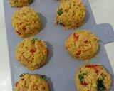 Foto langkah ke 2 dari resep Salmon Burger Sushi with Tartar Sauce.