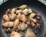 Foto del paso 4 de la receta: Calamares encebollados
