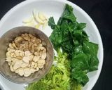 A picture of step 1 of Broccoli Spinach Sauce Pasta.