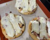 Une image de l'étape 8 de Tartelettes feuilletées au Roblechon ou Maroilles ou Camembert...