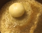 A picture of step 1 of Burnt Onions with Green Beans and Potatoes.