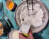 Foto del paso 2 de la receta: Queque de yogur con manzana