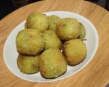 Foto langkah ke 6 dari resep Bola ubi isi coklat lumer.