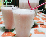 Foto del paso 4 de la receta: Licuado de frutilla 🍓con leche 🍶
