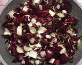 Foto del passaggio 1 della ricetta Gnocchi con radicchio, gorgonzola e noci