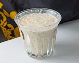 Foto langkah ke 2 dari resep Banana Berry Jam Overnight Oats.