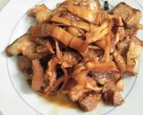 Hình bước làm 6 của món Mực khô rim thịt ba chỉ!