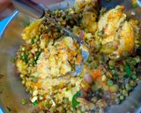 A picture of step 5 of Breadvada or Aloo bonda.