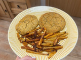 Hamburguesas de lentejas con papas caseras
