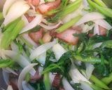 Hình bước làm 2 của món Thịt ba chỉ gác bếp xào hành tây