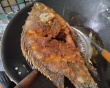Foto langkah ke 2 dari resep 83) Mujair Bumbu Kuning.