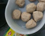 Foto langkah ke 1 dari resep Bakso Kuah Instan Praktis.