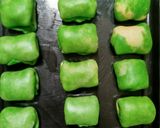 Foto langkah ke 4 dari resep Bolen Pandan Pisang.