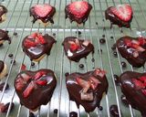 Foto del paso 12 de la receta Pastas corazón de chocolate frutas y figuritas