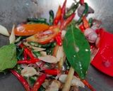 Foto langkah ke 4 dari resep Oseng Kikil.