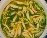 Hình bước làm 3 của món Canh bí ngô, thịt bò bằm, nấm linh chi