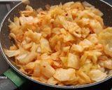 Foto del paso 11 de la receta: Salmón con salsa de limón y alcaparras y repollo rehogado